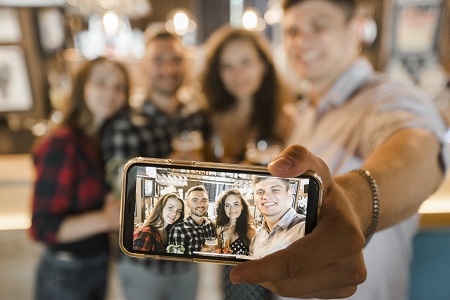 Échanger avec des camarades sur la plateforme Copains d'avant
