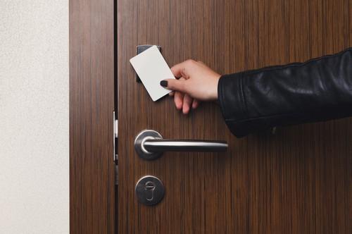 Equipement de sécurité pour les portes Assa Abloy
