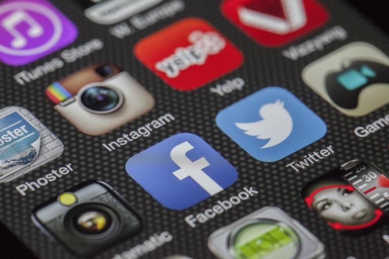 Contactez le réseau social Facebook