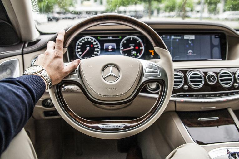 Voiture de marque Mercedes-Benz