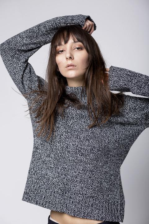 Des vêtements féminins dans Promod