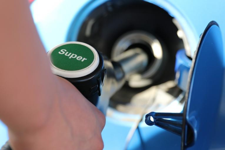 Distribution de carburant à Esso