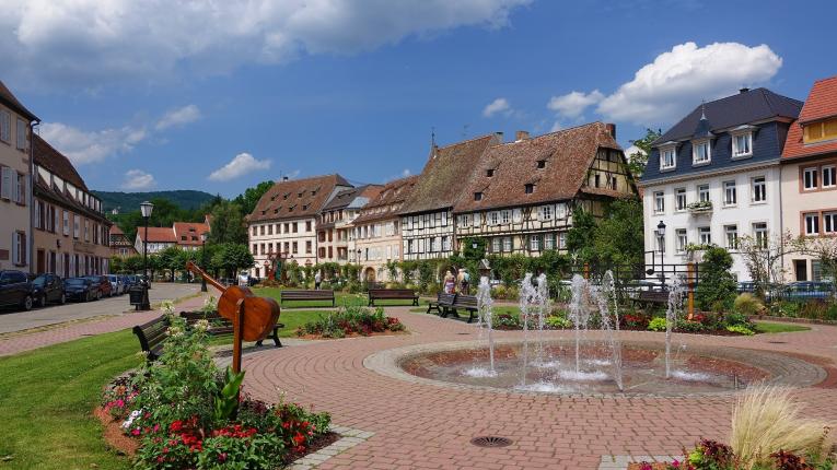 Vues de la place de Wissembourg.