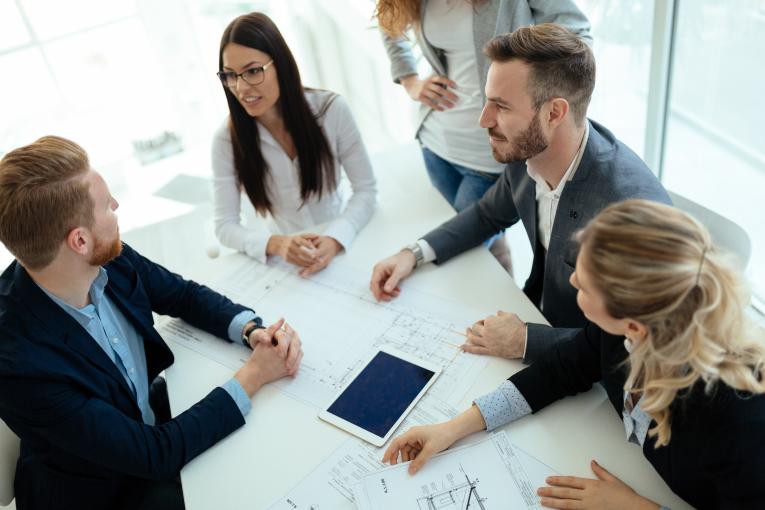Groupe Equiom, spécialiste des services aux professionnels et aux entreprises