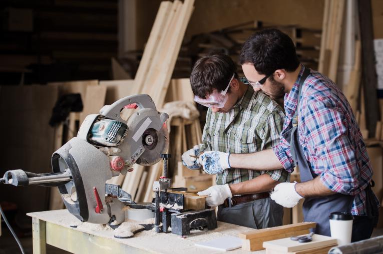 Service client Nebopan, entreprise spécialisée dans le bois