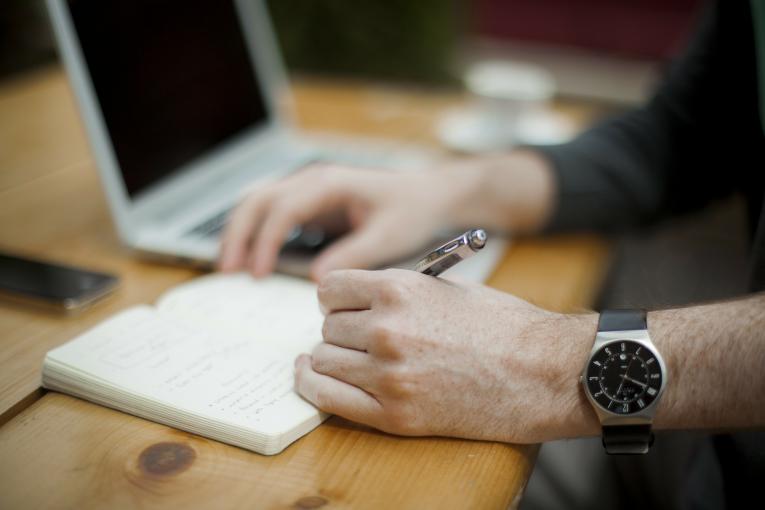 Gestion des assurances et projets de Avilog Solutions